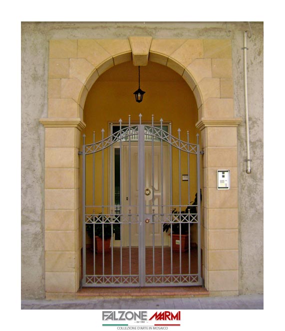 Rivestimento ingresso in Pietra Sabucina